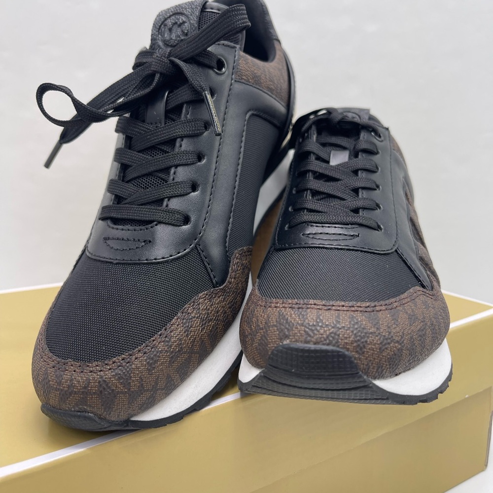 Michael Kors MADDY TRAINER MK SIG SM/MK PATCH
49F1MAFS1B Athletic Sneakers
Brown - Picture 5 of 16